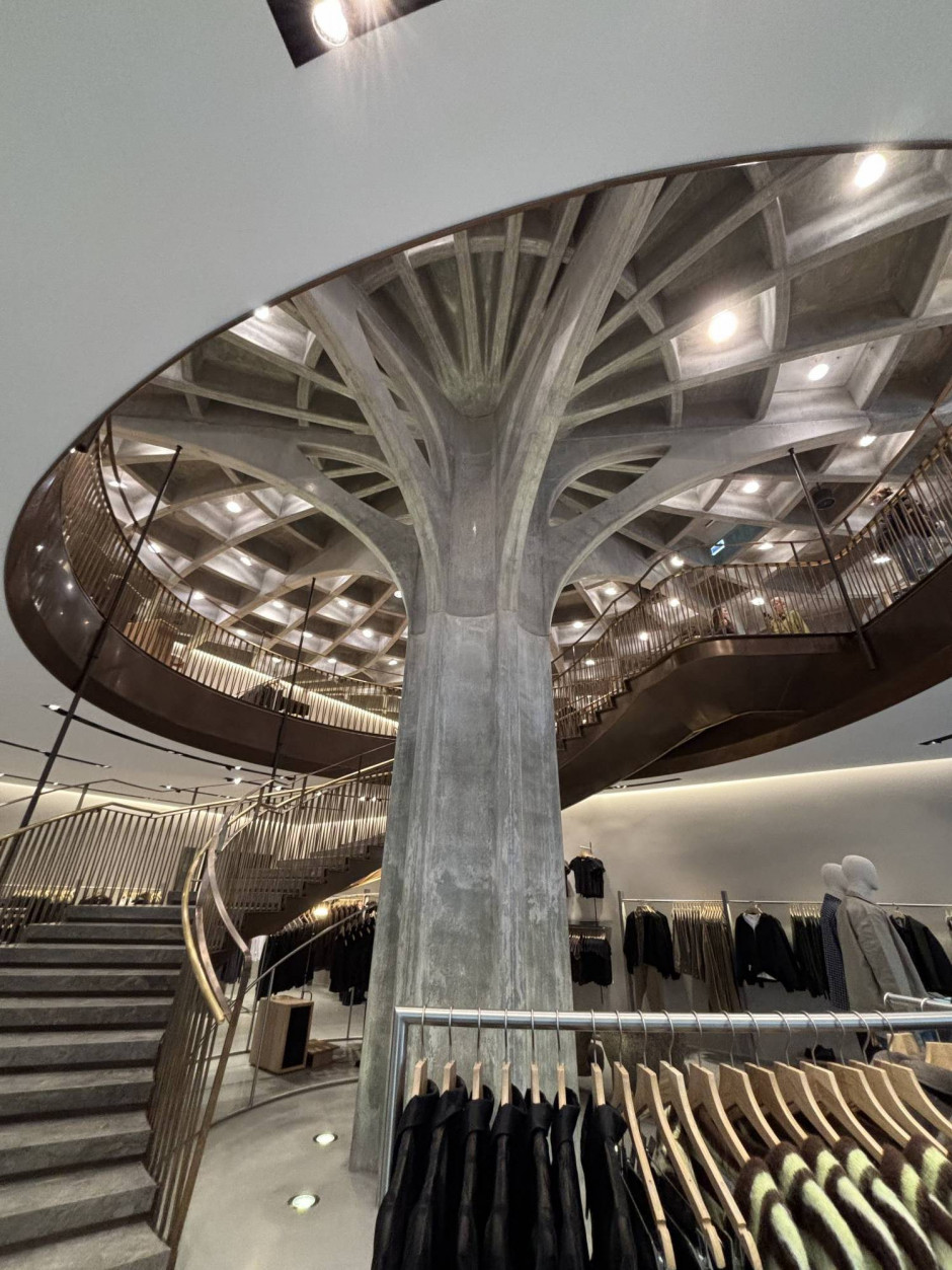 Customised hangers and mannequins for BESTSELLER's new flagship